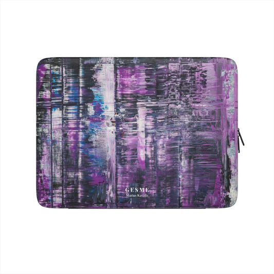 „Purple Storm" Laptop-Hülle mit einem Werk von Mariaus Kavolio, Vorderansicht